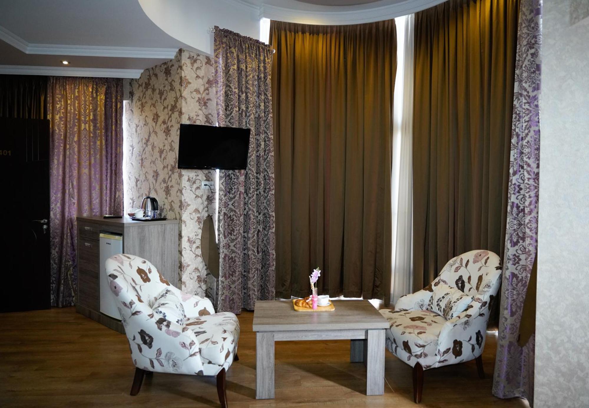 Hotel Monopoli Koutaïssi Extérieur photo