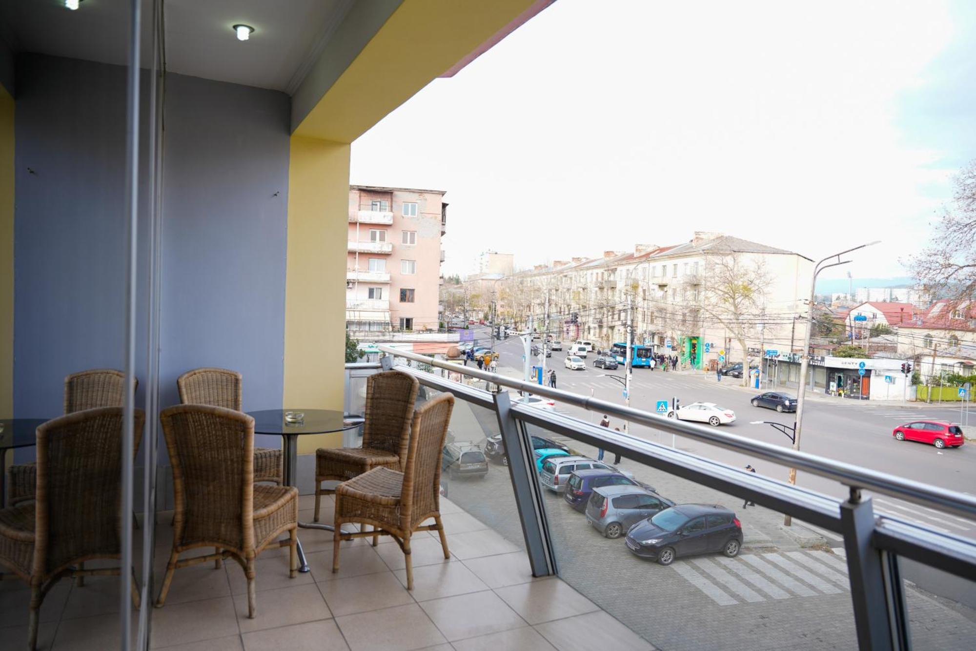 Hotel Monopoli Koutaïssi Extérieur photo