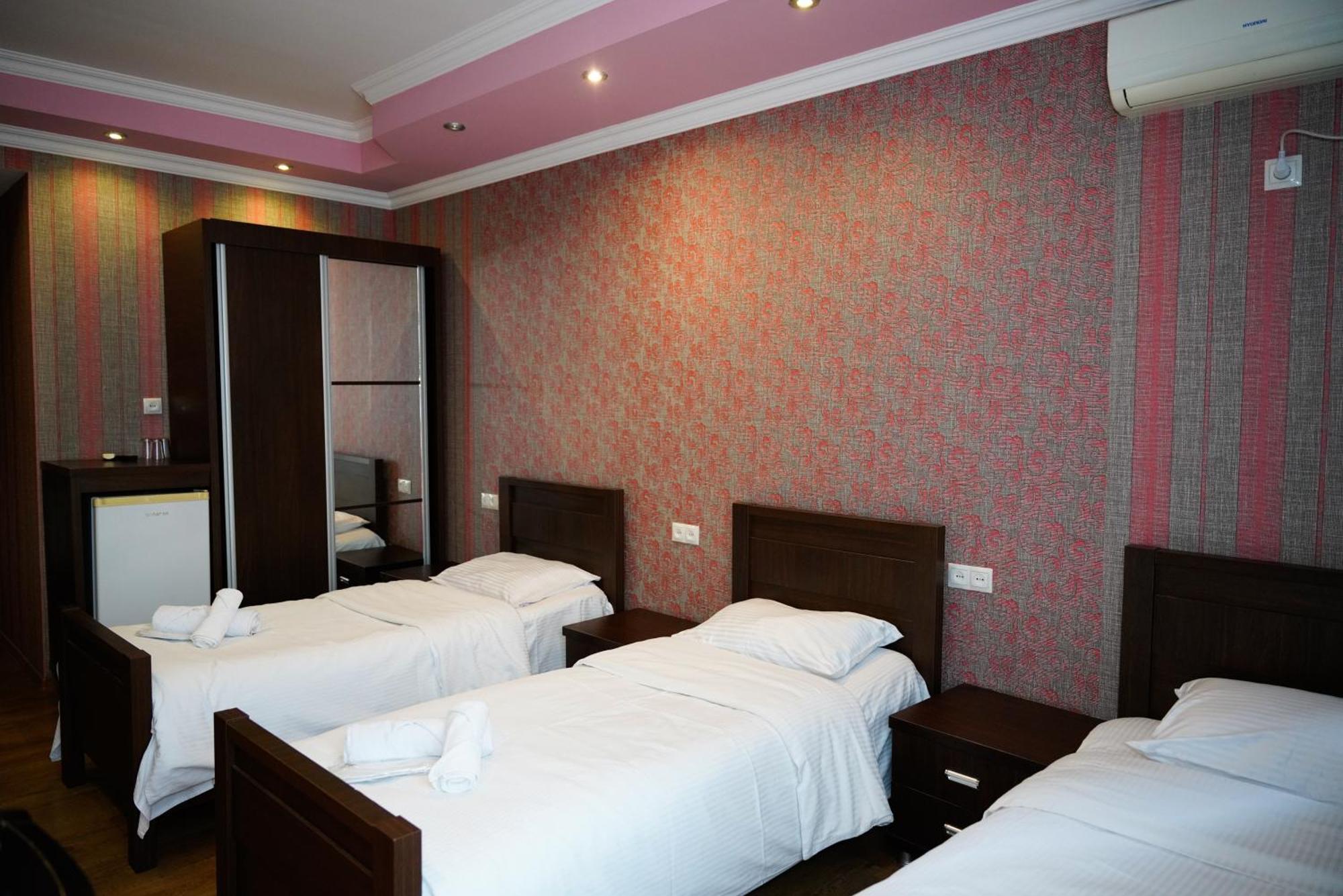 Hotel Monopoli Koutaïssi Extérieur photo