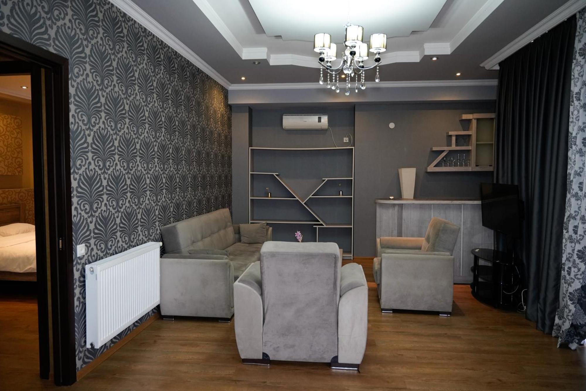 Hotel Monopoli Koutaïssi Extérieur photo