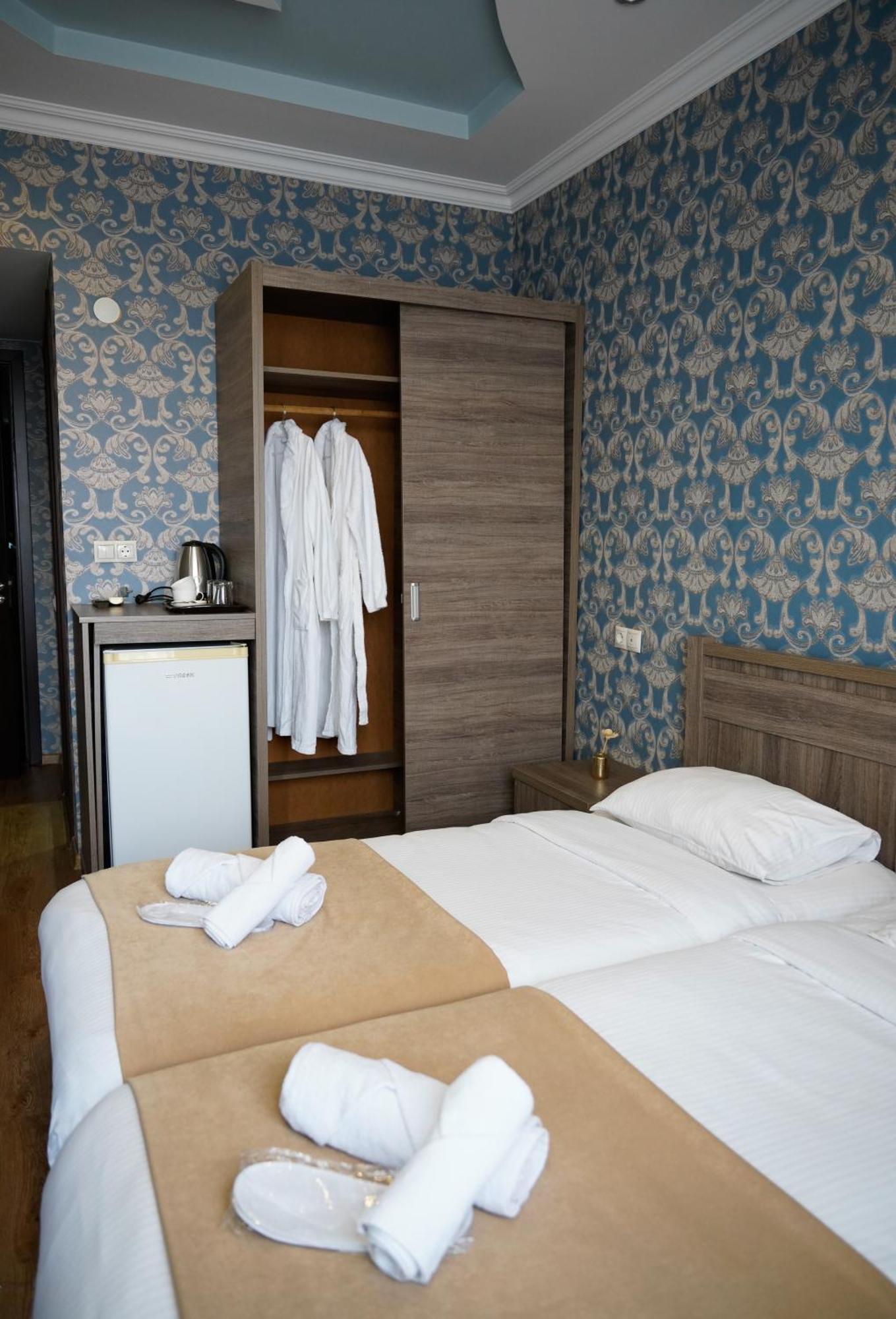 Hotel Monopoli Koutaïssi Extérieur photo