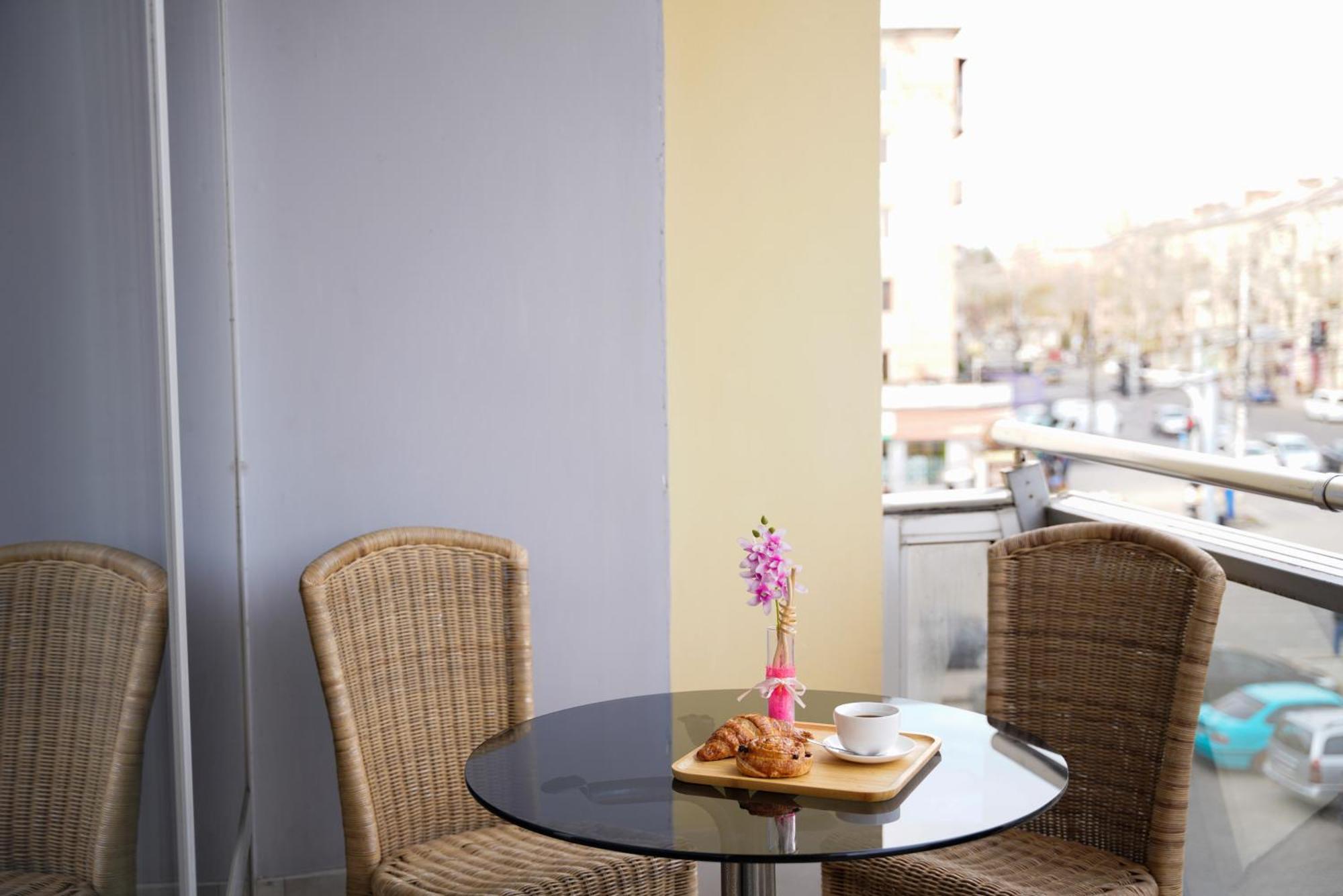 Hotel Monopoli Koutaïssi Extérieur photo