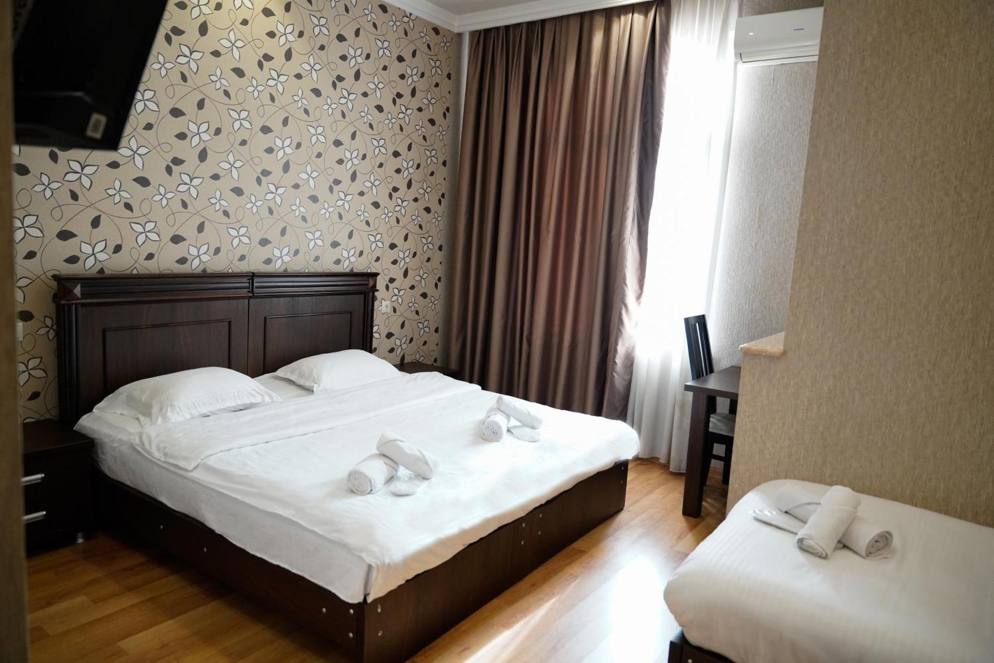 Hotel Monopoli Koutaïssi Extérieur photo